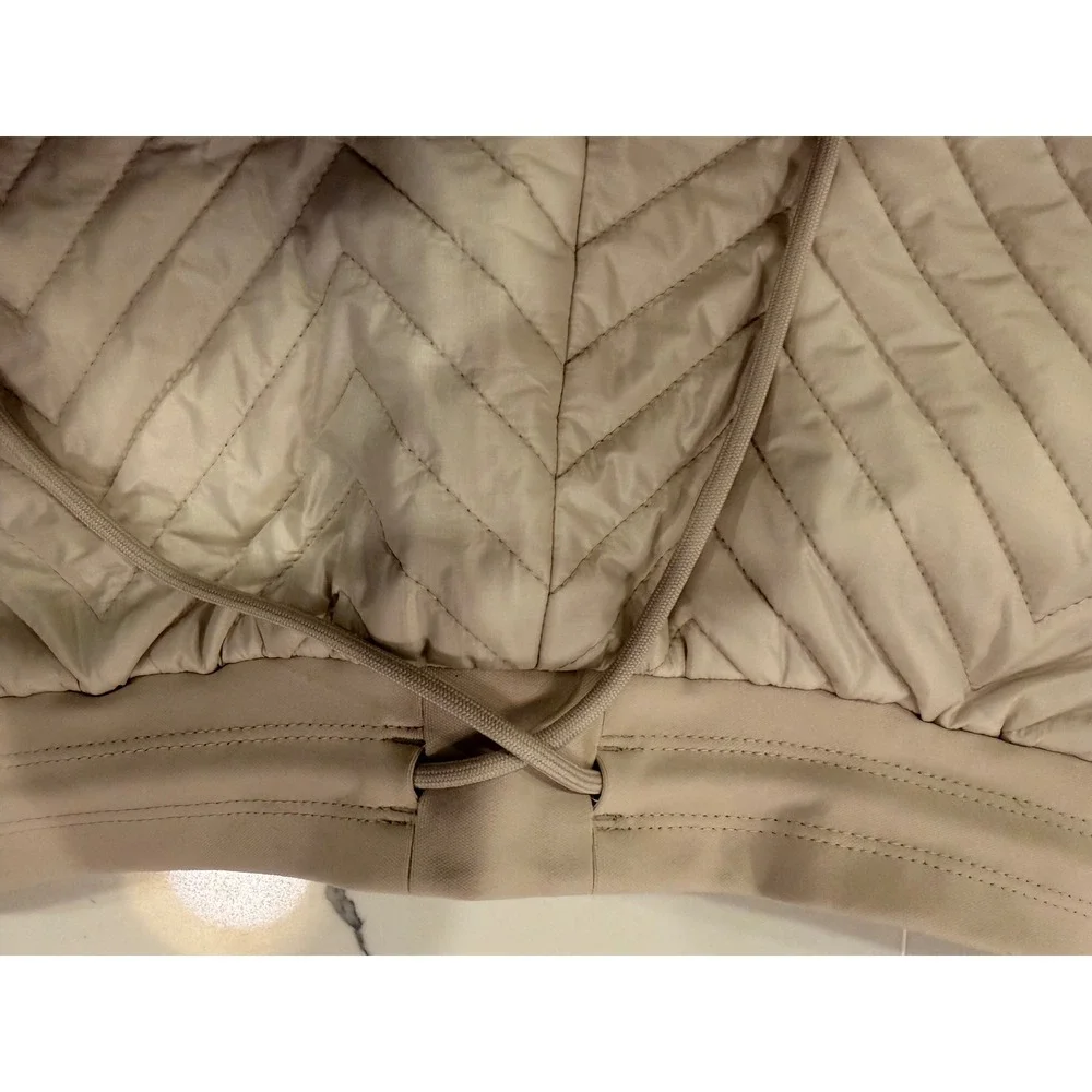 Athleta Quilted Shorts Womens 6 Beige Chevron‎ Zip Pockets Lounge Casual